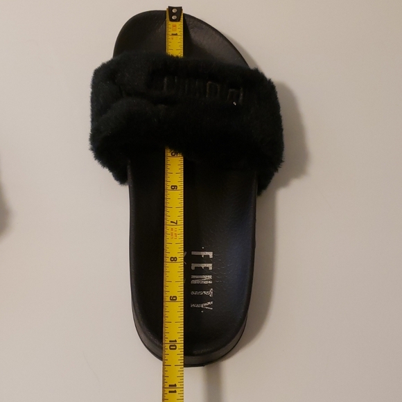 FENTY  Puma slides size 6.5 - Picture 12 of 12